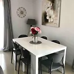 Maison Cosy Climatisee Avec Piscine Et Jardin *