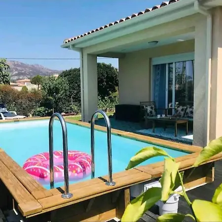 Maison Cosy Climatisee Avec Piscine Et Jardin فيلة كالينزانا