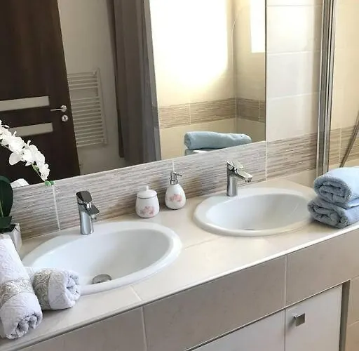 Maison Cosy Climatisee Avec Piscine Et Jardin